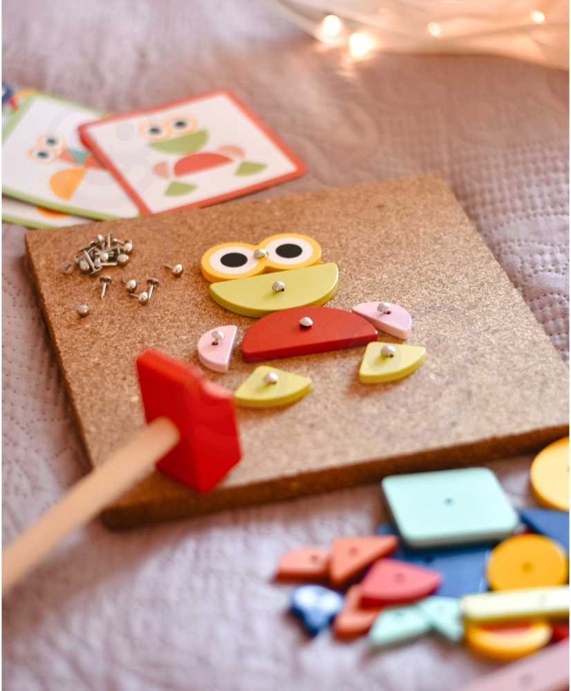 WOOPIE Žalias Wooden Nailing Hammer Puzzle 20 Patterns 82 Pieces FSC Certified