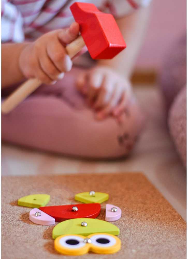 WOOPIE Žalias Wooden Nailing Hammer Puzzle 20 Patterns 82 Pieces FSC Certified