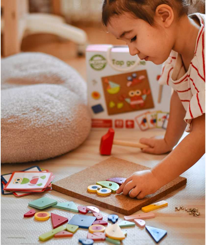 WOOPIE Žalias Wooden Nailing Hammer Puzzle 20 Patterns 82 Pieces FSC Certified