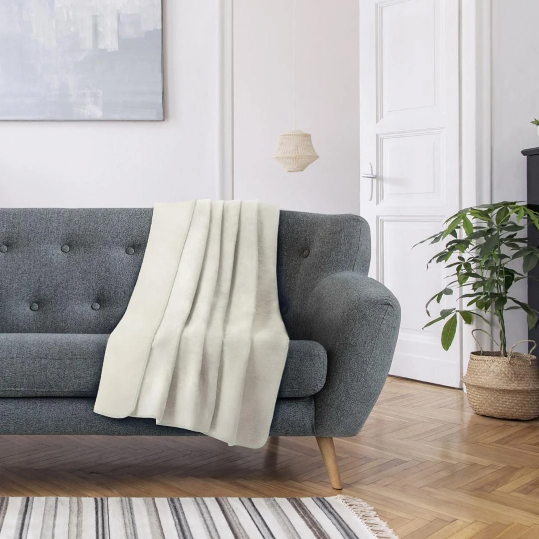 AmeliaHome Balta VIRKKUU pledas 150×200 cm