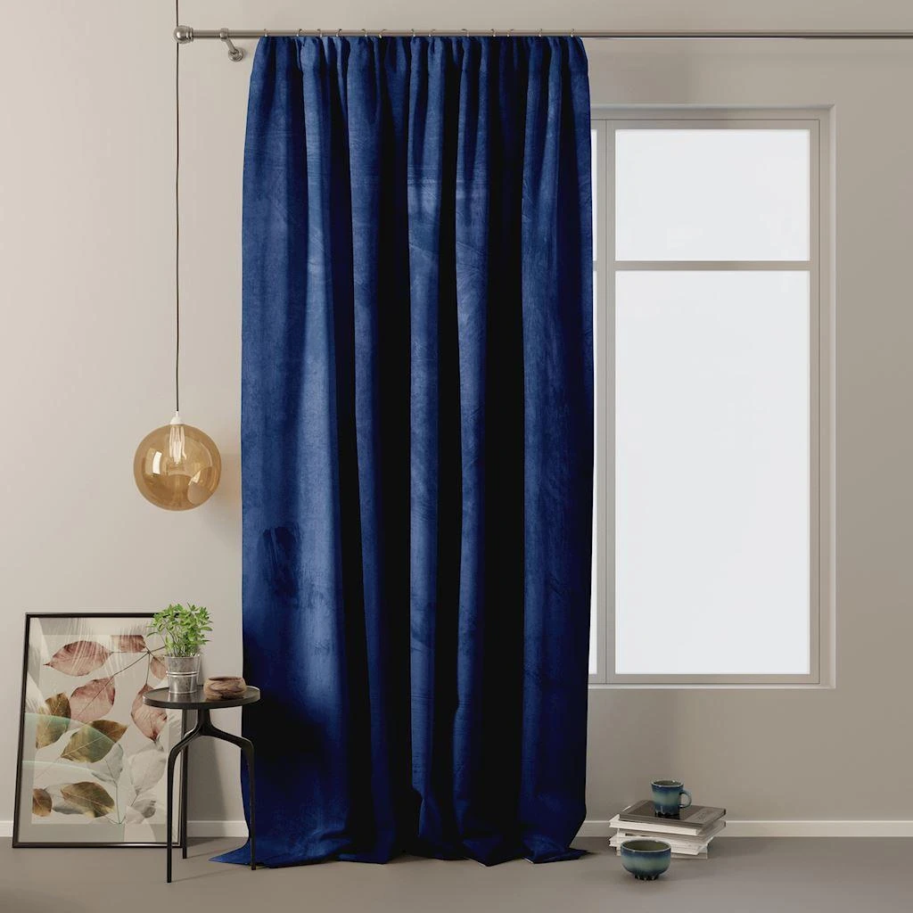 Naktinė užuolaida AmeliaHome VELVET 140X270 cm, 1 vnt., juosta/kabliukai, spalva: tamsiai mėlyna