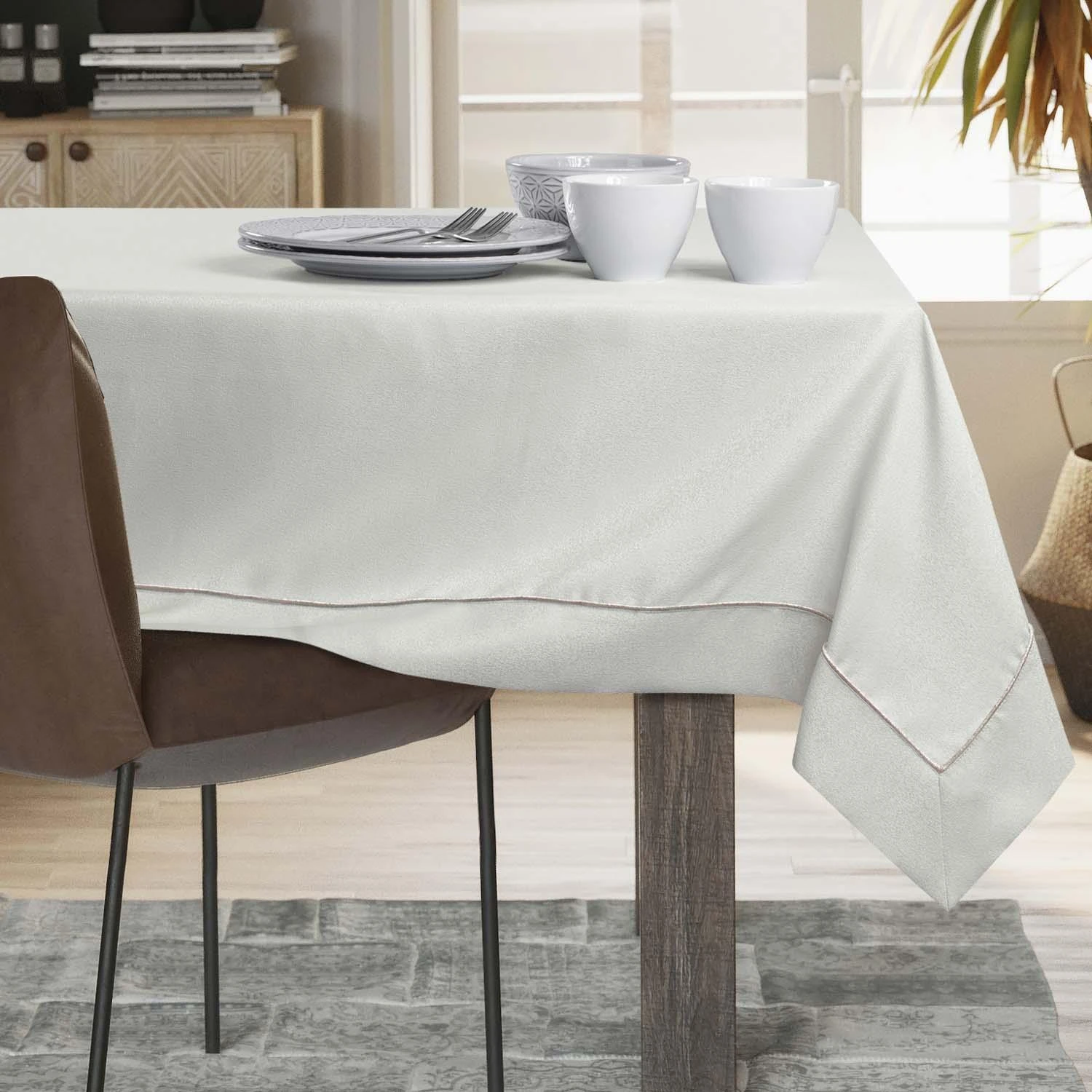 Kreminės spalvos staltiesė EMPIRE 140×140 cm (AmeliaHome)