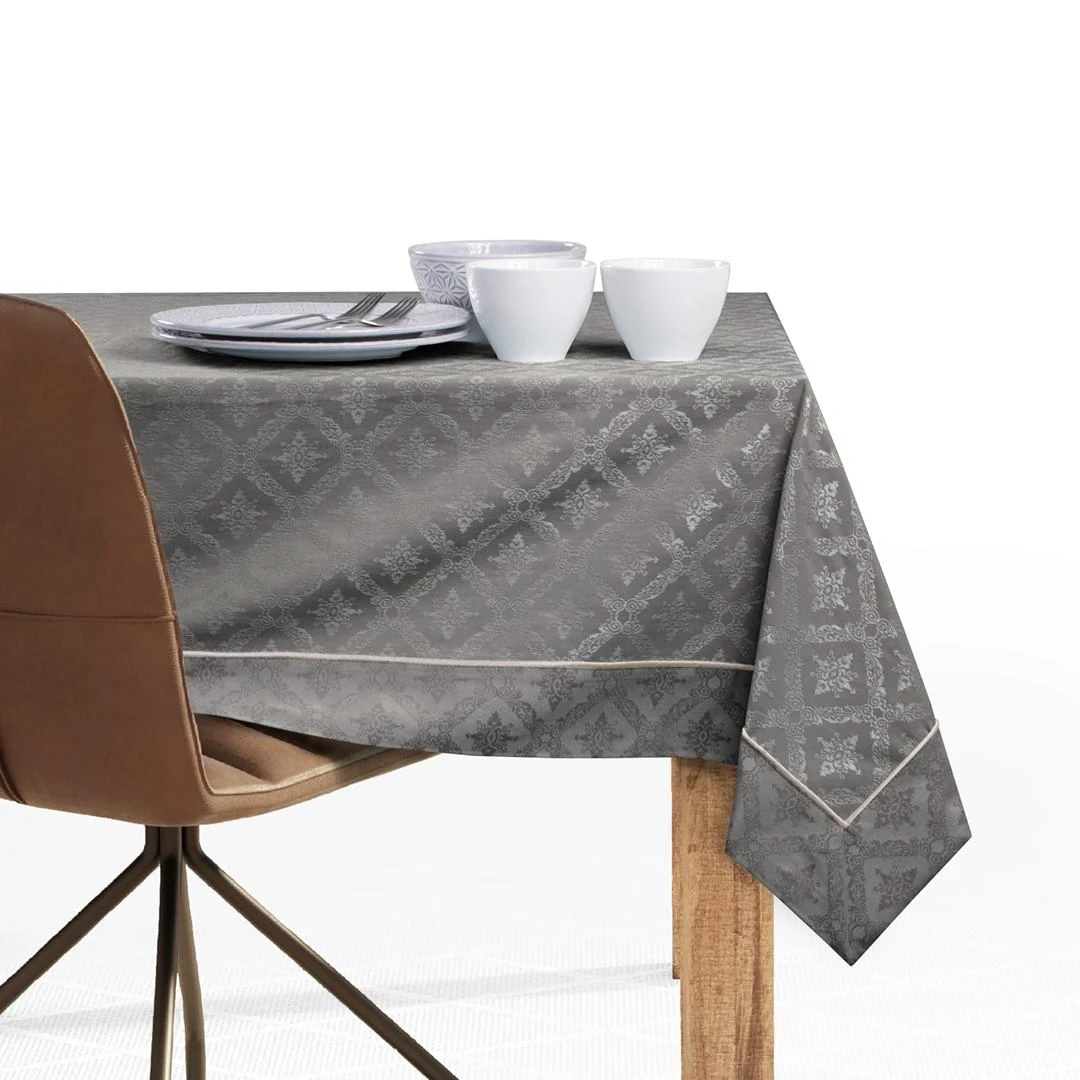 DecoKing Staltiesė 150×220 kakavos spalvos MAYA