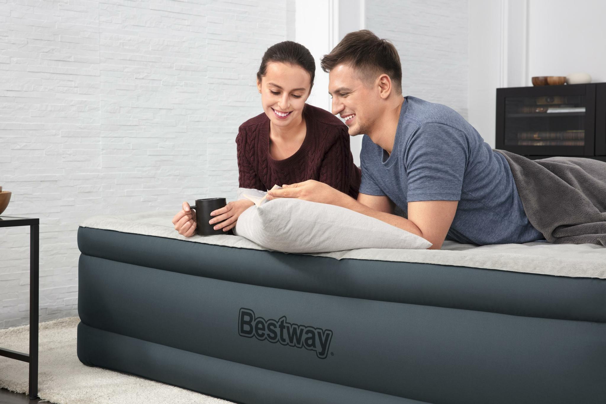 "Bestway® Fortech™" Pripučiamas dvivietis čiužinys "Snugable Top™" įmontuotas kintamosios srovės siurblys, 203 x 152 x 46 cm