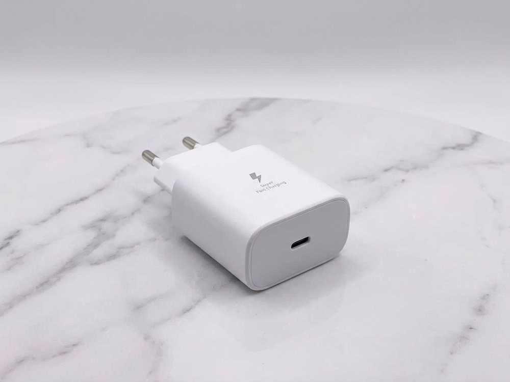 25W PD 3.0 USB-C sieninis įkroviklis Android / iPhone telefonams (Juodas, be laido)
