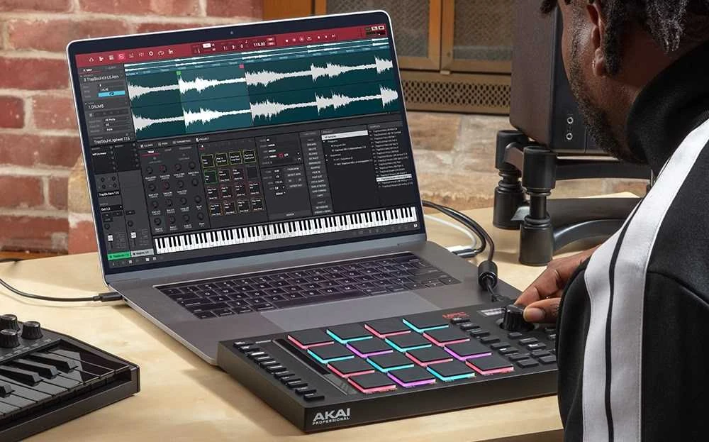 AKAI MPC Studio II kontroleris MIDI USB, Juodas