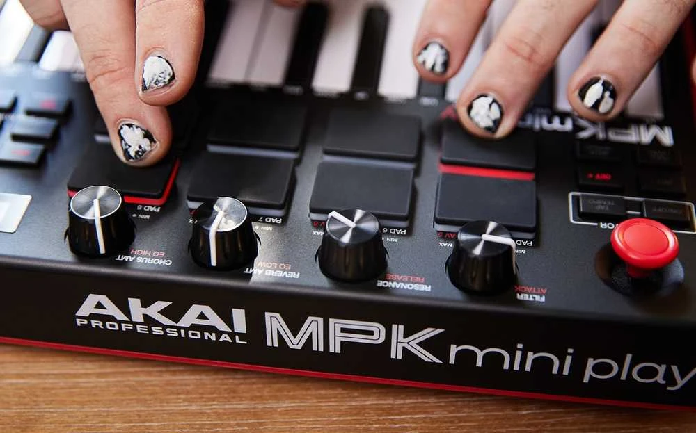 Akai mpk mini play 3 - mini klaviatūra sterująca