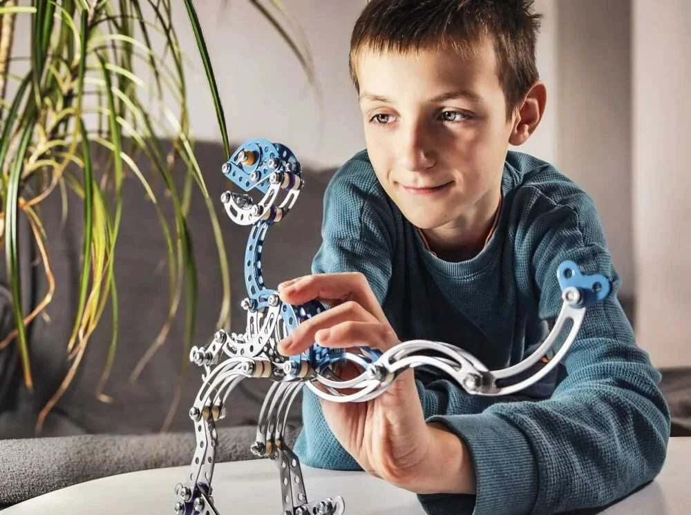 Alexander Metalinis konstruktorius – Dinozaurai – Velociraptorius (202 vnt.)