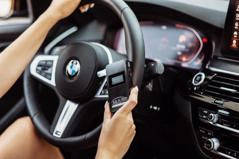 Elektrocheminis alkotesteris „Mars Bluetooth“ su juodais dažais