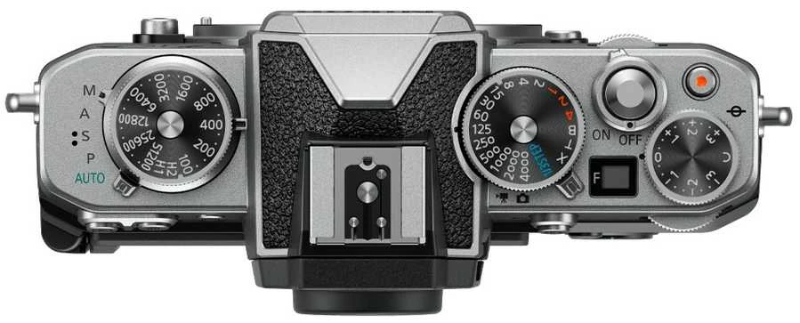 Nikon Z fc + NIKKOR Z 28mm f/2.8 (SE) (Sidabrinis)