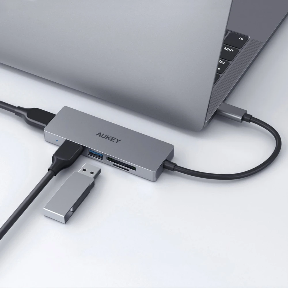 USB Aukey šakotuvas 1x SD 1x Micro SD + 3x USB-A 3.2 Gen1 (CB-C63)