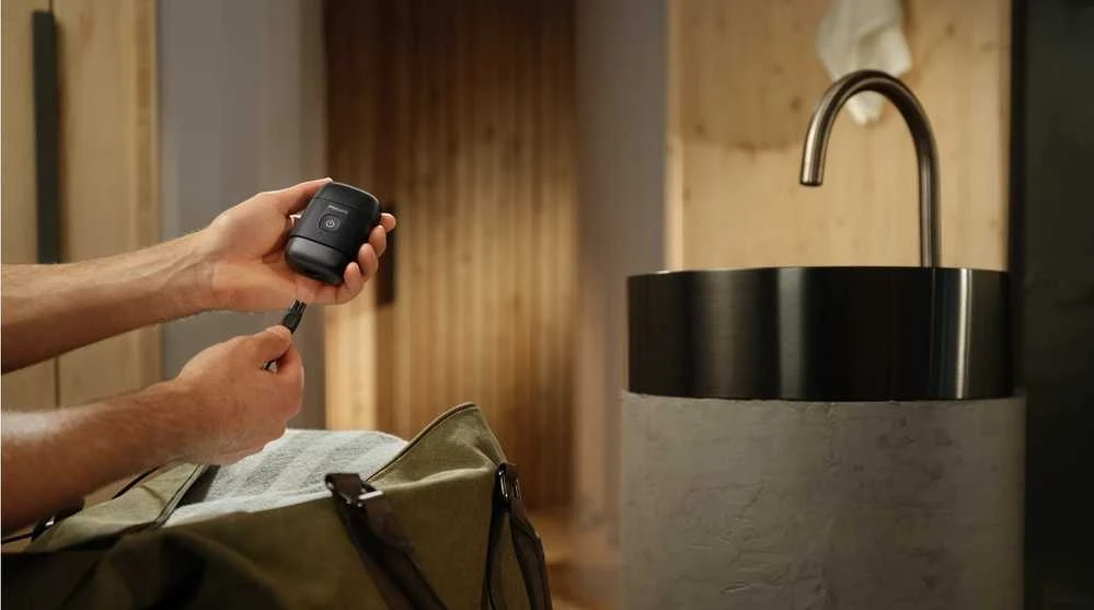 Barzdaskutė „Philips“ drėgno ir sauso skutimo elektrinis kompaktiškas skustuvas S591/05