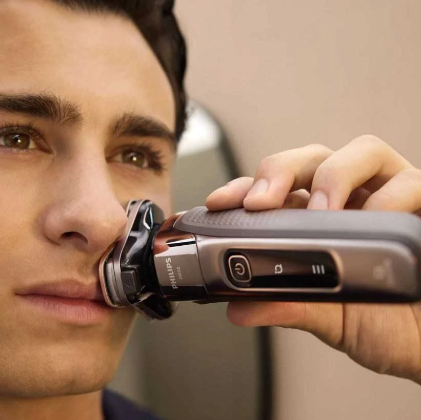 Philips i9000 drėgno ir sauso skutimo elektrinis skustuvas su „SkinIQ“ | X9002/10