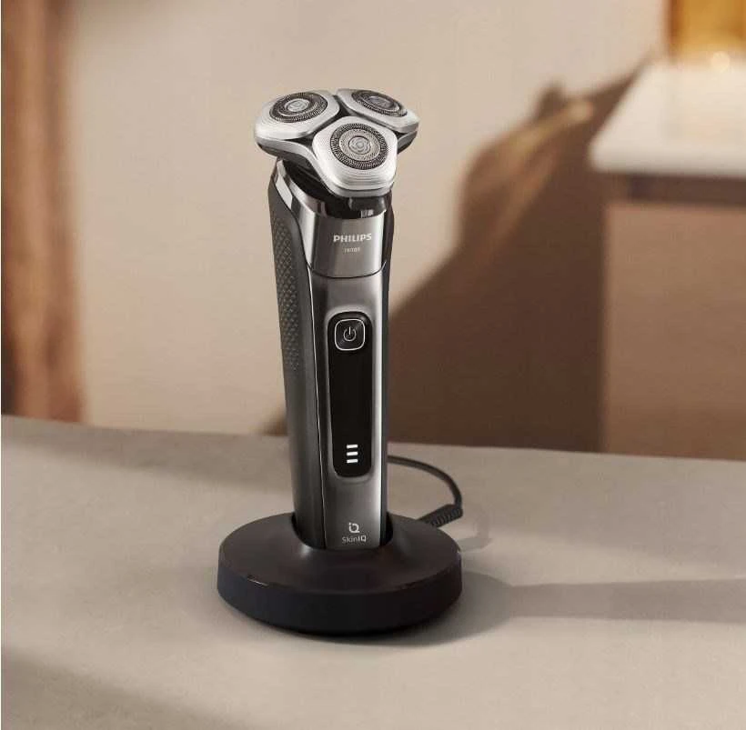 Philips i9000 drėgno ir sauso skutimo elektrinis skustuvas su „SkinIQ“ | X9002/10