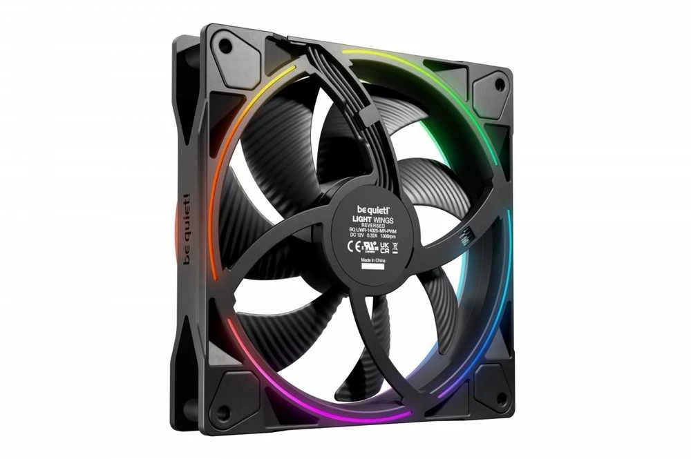 be quiet! LIGHT WINGS 140mm PWM Reverse, juoda
