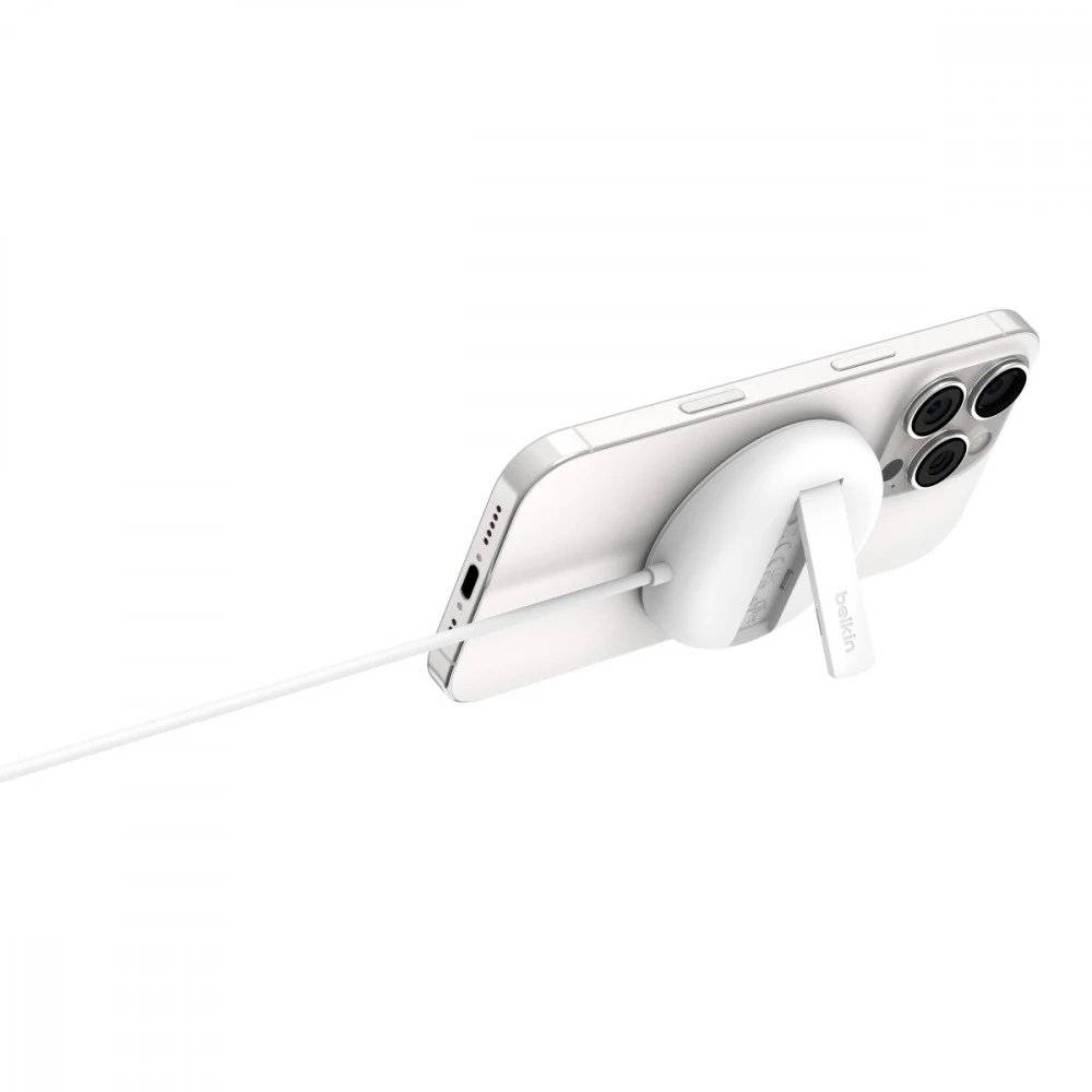 Belkin BoostCharge Pro belaidis magnetinis Qi2 įkroviklis 15 W su stovu WIA011hqWH