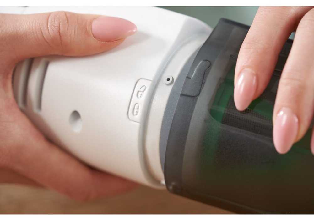 Dulkių siurblys Black & Decker Juodas & Decker Akumuliatorinis siurblys Juodas & Decker REVHV8C-QW; 7,2 V; 1x1,5 Ah akum.