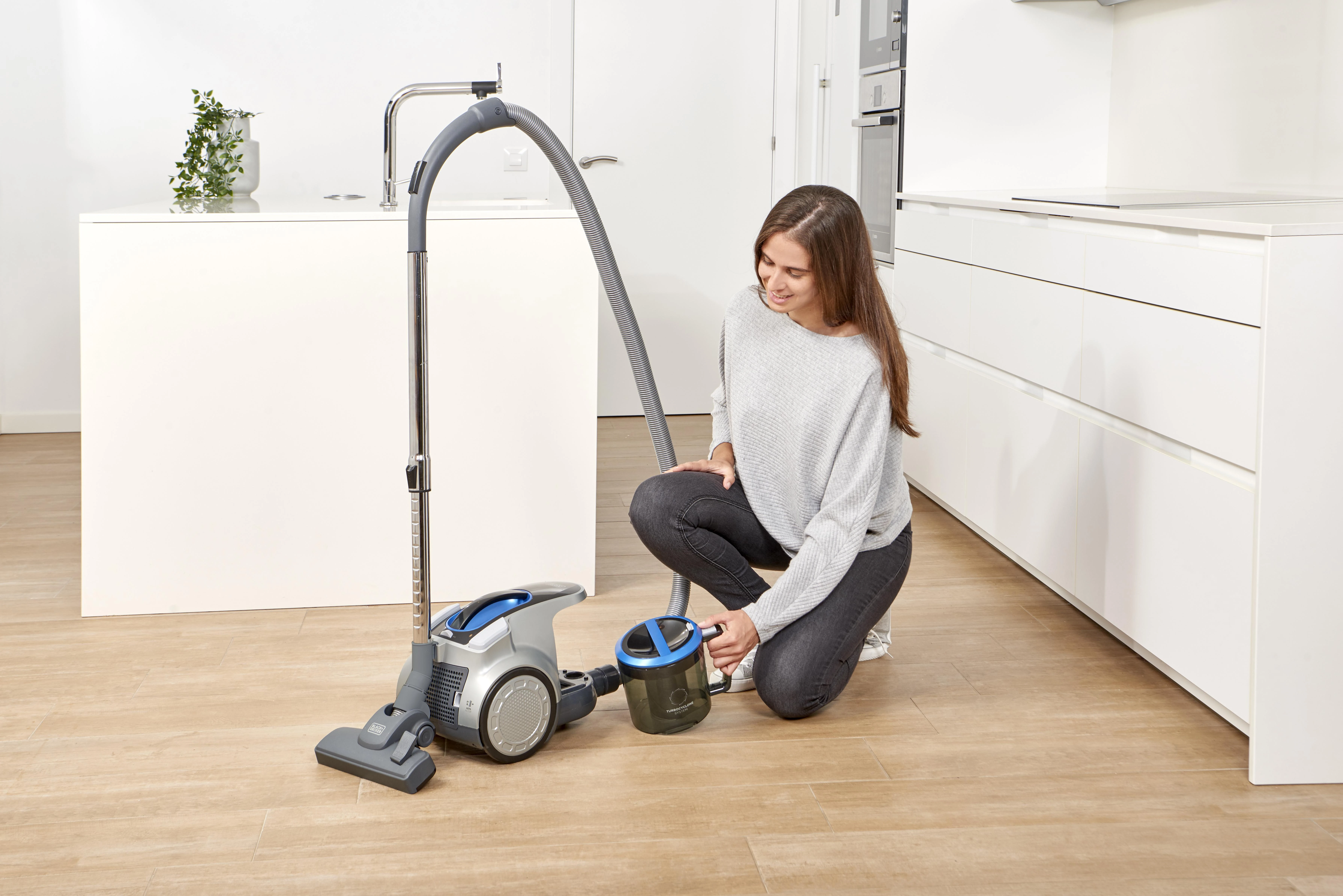 Dulkių siurblys Black & Decker juodas+decker Bagless vacuum cleaner Juodas & Decker BXVML700E (700W)