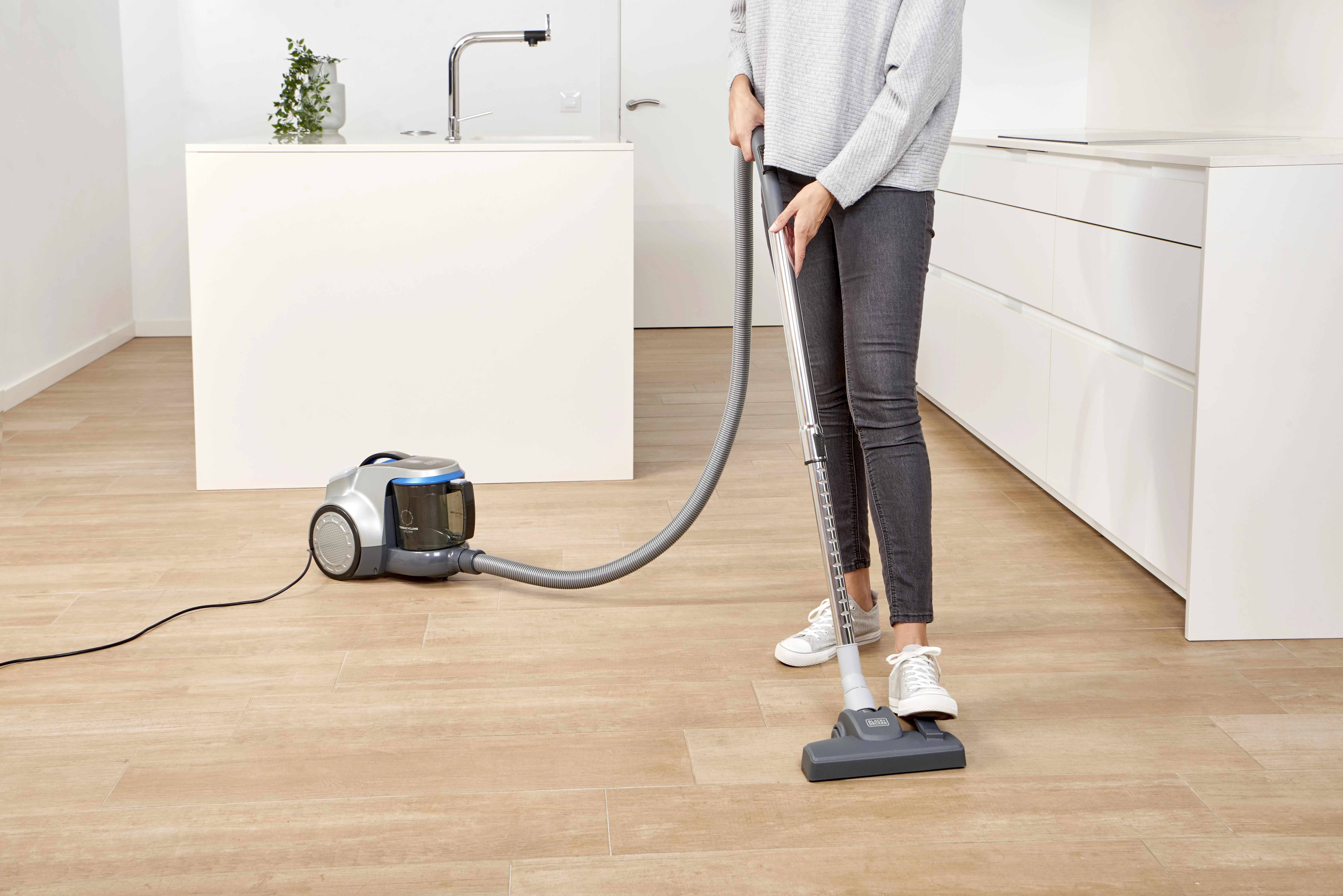 Dulkių siurblys Black & Decker juodas+decker Bagless vacuum cleaner Juodas & Decker BXVML700E (700W)