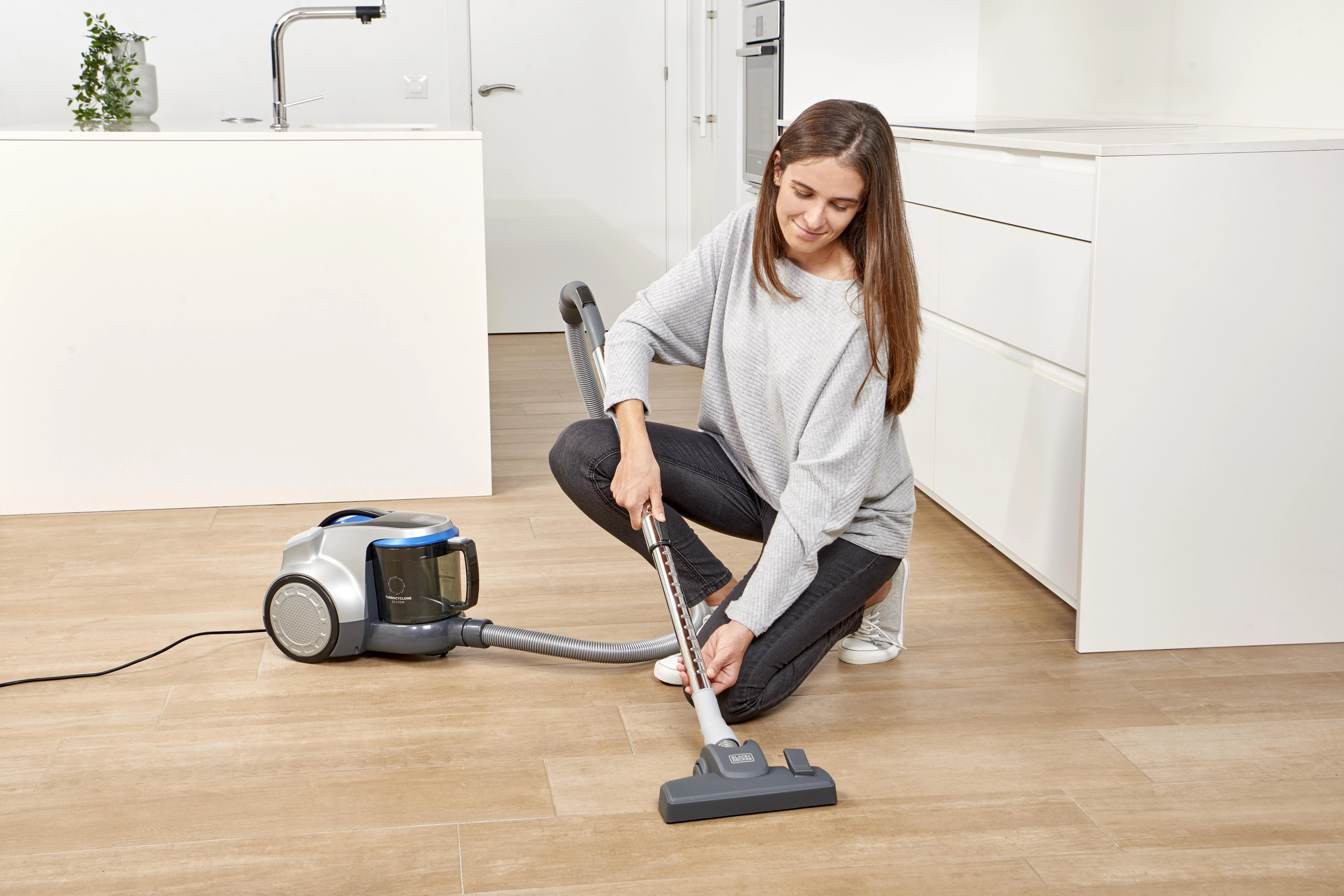 Dulkių siurblys Black & Decker juodas+decker Bagless vacuum cleaner Juodas & Decker BXVML700E (700W)