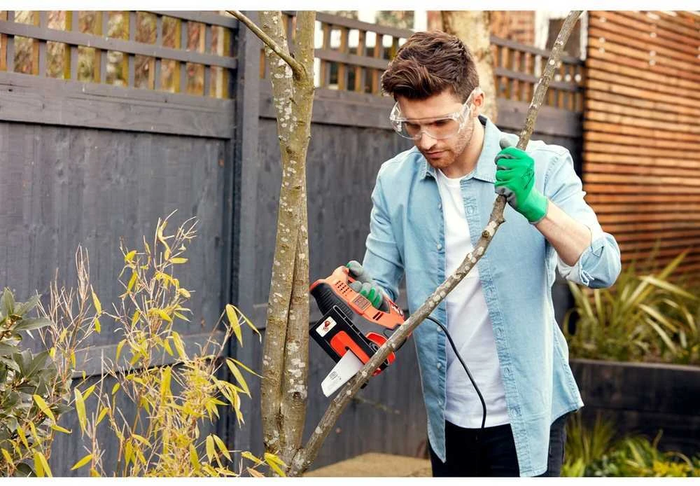 Black & Decker Juodas+DECKER tiesinis pjūklas 500W /RS890K