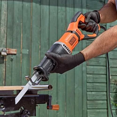 Black & Decker tiesinis pjūklas pjaunantis vamzdį