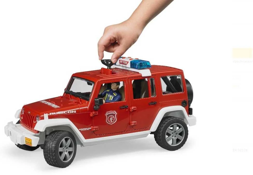 BRUDER 1:16 Jeep Wrangler gaisrinės automobilis su ugniagesiu, 02528