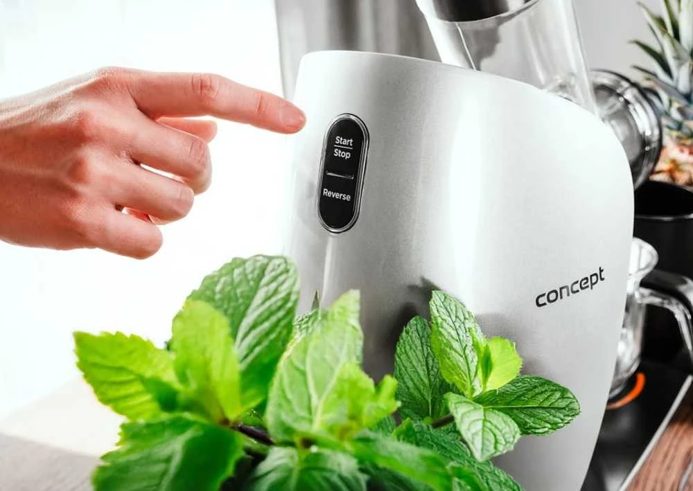 Lėtaeigė sulčiaspaudė Concept NUTRIBOOST LO7250