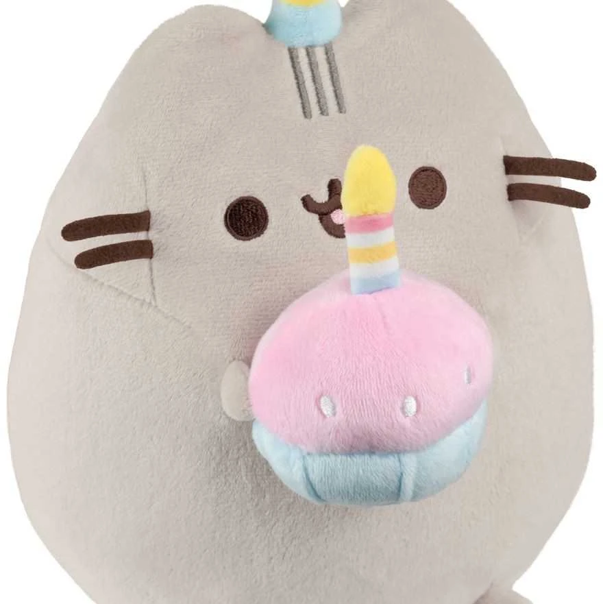 Pusheen - Pluszowa maskotka w czapeczce urodzinowej i tortem 24 cm