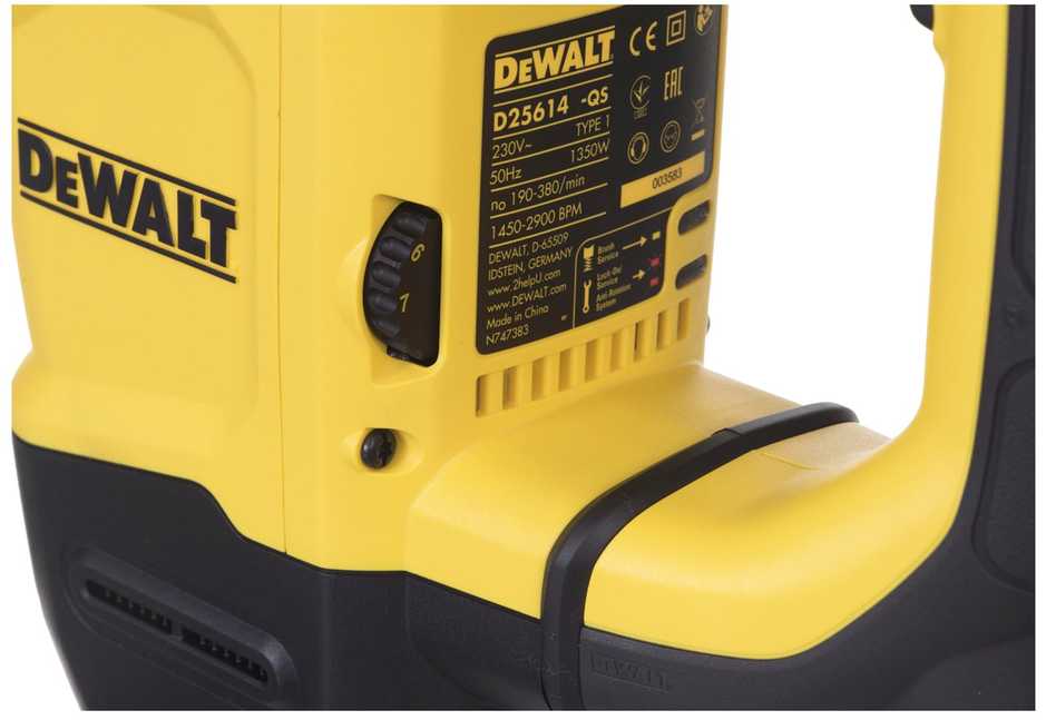Młot wiercąco-kłujący 1350w dewalt d25614k