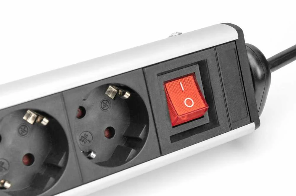 Digitus Biuro maitinimo juostelė 45°, 6 lizdai, 2xUSB-A 1xUSB-C (5v/3.4A), sukimasis 180°, aliuminis, su stalviršio spaustuku