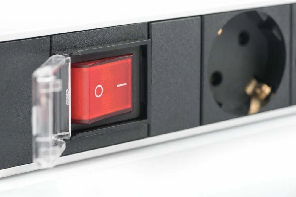 Assmann Electronic DIGITUS 19inch Outlet stripe 7x su įjungimo/išjungimo jungikliu juodas 16A 4000W Alu