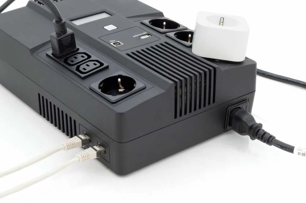 Digitus Ups ups line-interactive 600va/360wavr 4xschuko 3xiec c13 1xusb a 1x usb b rj45