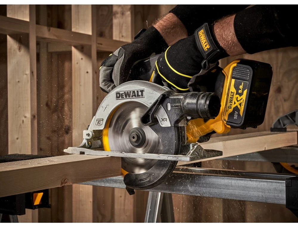 DeWalt akumuliatorinis diskinis pjūklas DCS565N 165mm, 18V Li-lon, be akumuliatoriaus ir kroviklio