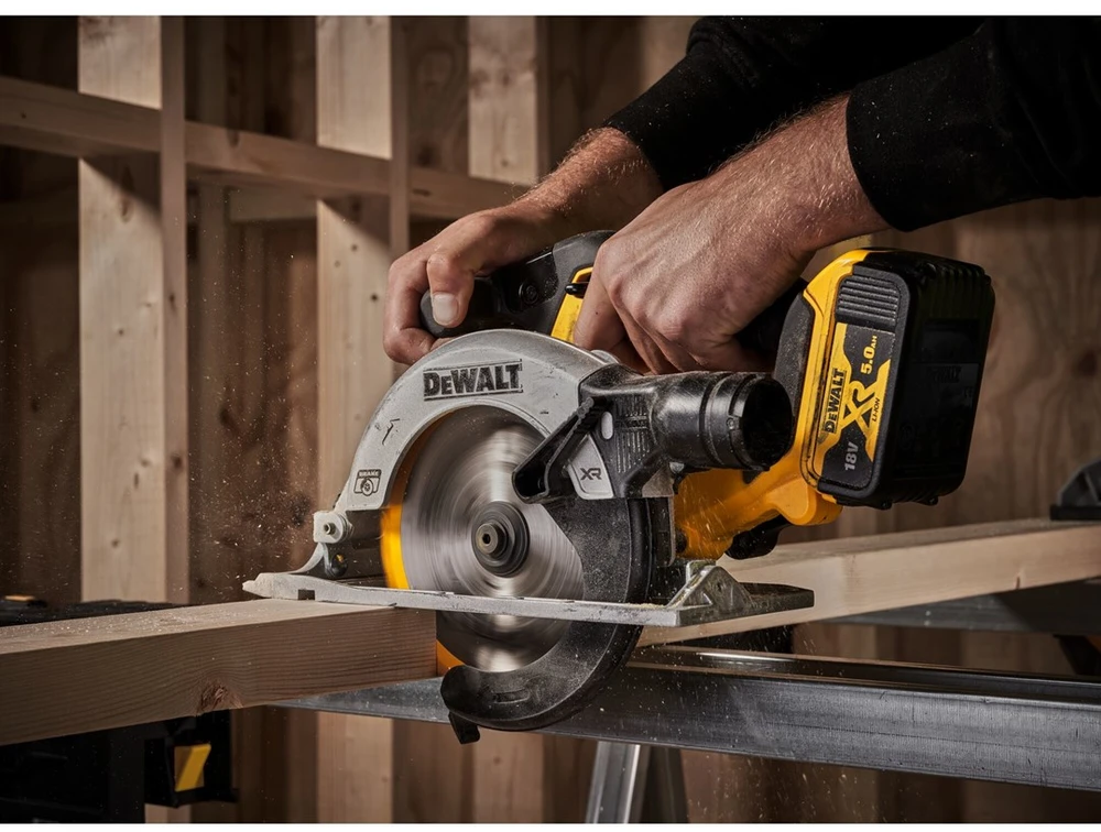 DeWalt akumuliatorinis diskinis pjūklas DCS565N 165mm, 18V Li-lon, be akumuliatoriaus ir kroviklio