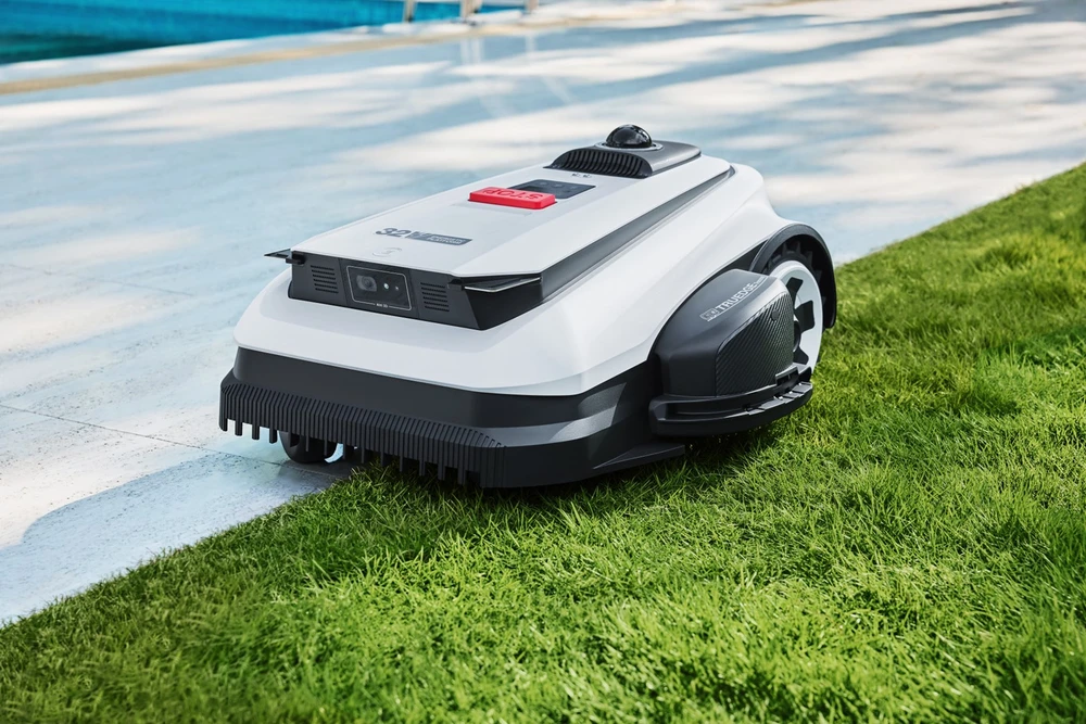 Ecovacs belaidis vejos robotas Goat A3000 LiDAR PRO su kraštų pjovimo funkcija