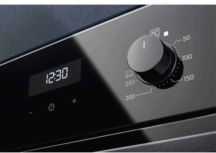 Montuojama orkaitė su katalitinėmis sienelėmis Electrolux EOE5C71Z