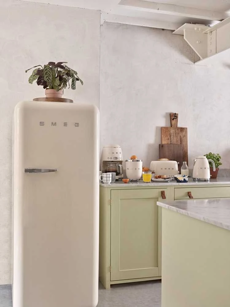 SMEG elektrinis virdulys KLF03CREU