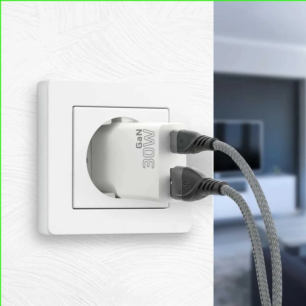 „everactive“ įkroviklis: 1 x USB, 1 x USB-C greito įkrovimo 3.0 30 W itin plonas baltas