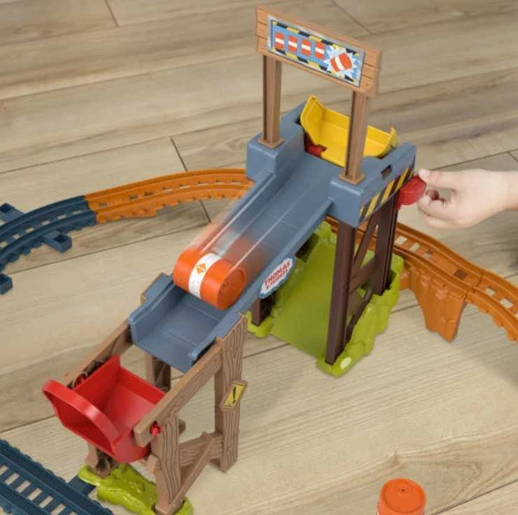 THOMAS & FRIENDS rinkinys - Dyzelio keltuvas (JBW20) aprašymas - Prekės nuotrauka