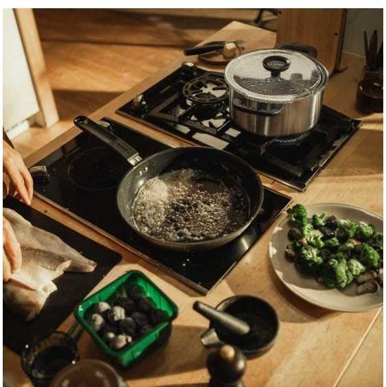 Fiskars FF keptuvė 26cm su keramine danga