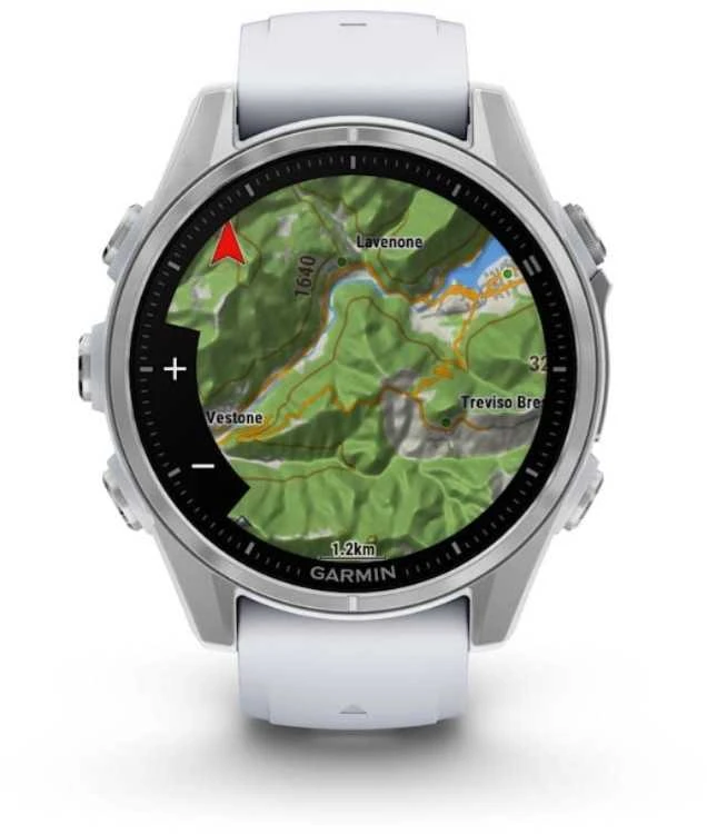 Išmanusis laikrodis Garmin Fenix 8 – 43 mm, AMOLED Sidabrinės spalvos korpusas su baltojo akmens spalvos silikoniniu dirželiu