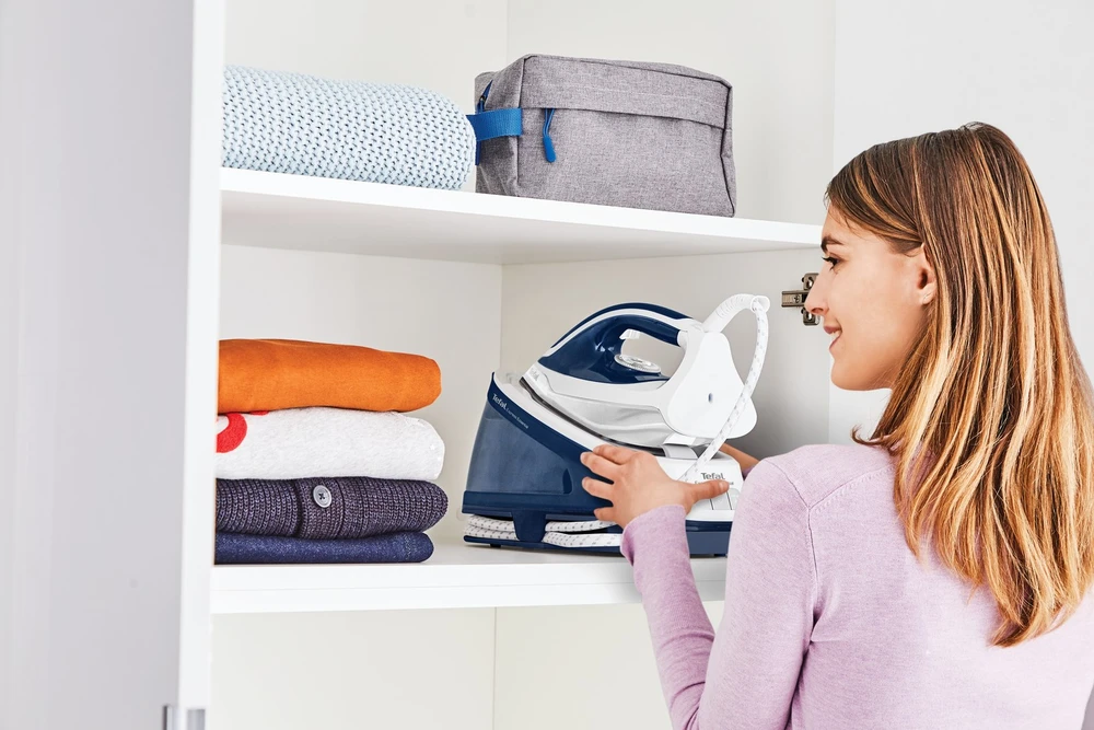 TEFAL | „Express Essential Steam Station“ | SV6116E0 | 2200 W | 1,4 l | 5–6 barai | Automatinis išjungimas | Vertikali garų funkcija | Kalkių valymo funkcija | Baltas/ Mėlyna