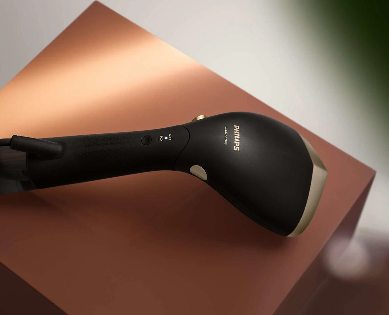 Philips 7000 Series Rankinis drabužių garintuvas STH7060/80
