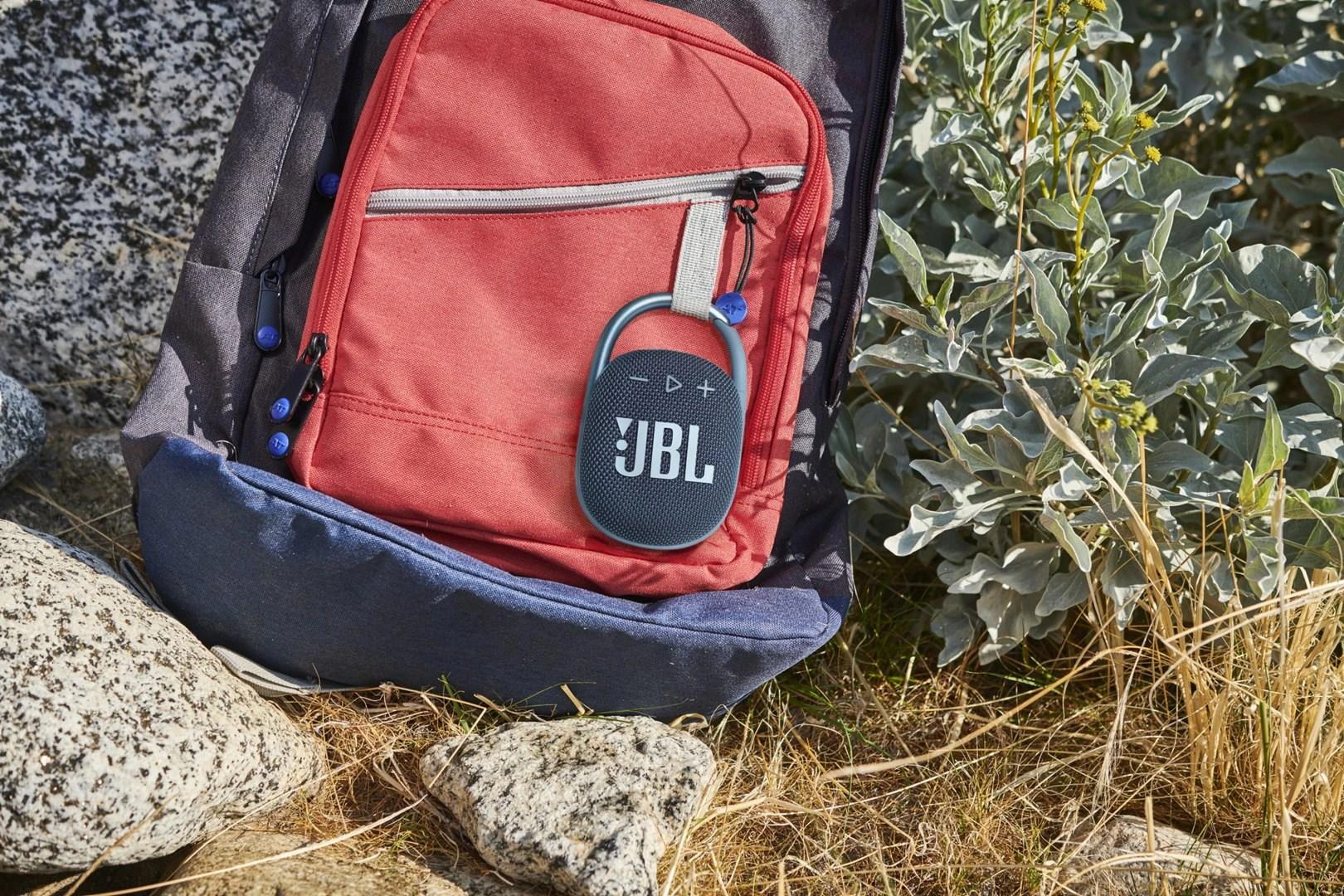 JBL Clip 4 nešiojama vandeniui atspari kolonėlė, Balta