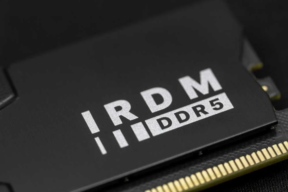 GOODRAM IRDM DDR5 atminties modulis iš arti