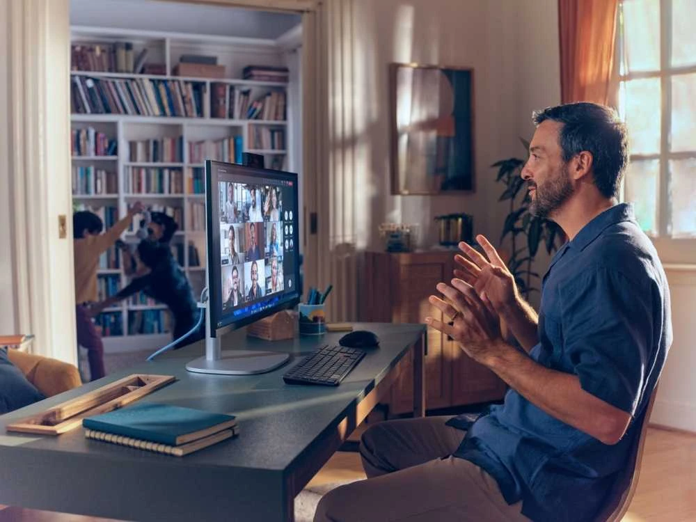 Stacionarus kompiuteris HP EliteStudio 8 All-in-One G1i kompiuteris su Intel Core Ultra 5 235, 27" QHD diskretizatoriumi, 16 GB RAM, 512 GB SSD, Windows 11 Pro sąsaja (C9TR0ET#AKD)