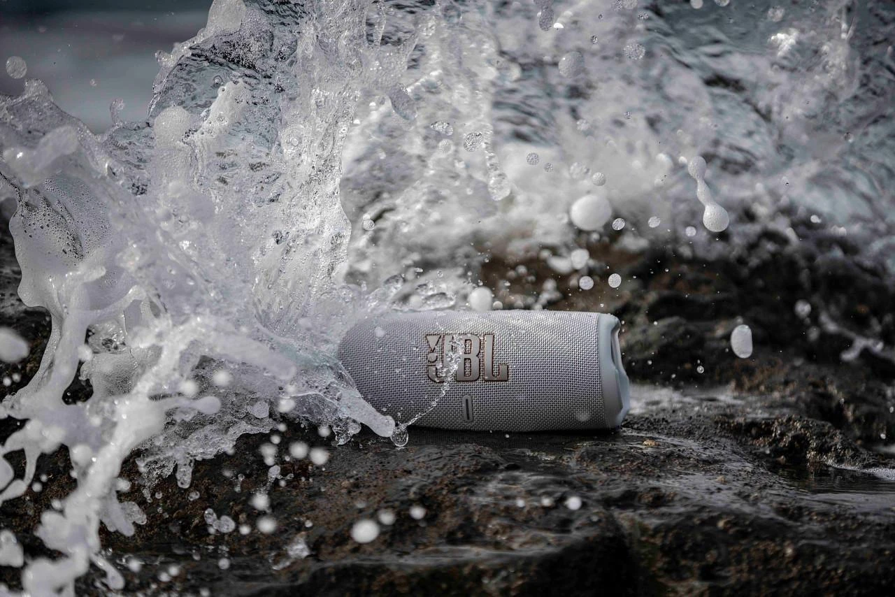 JBL Charge 5 nešiojama kolonėlė, Balta