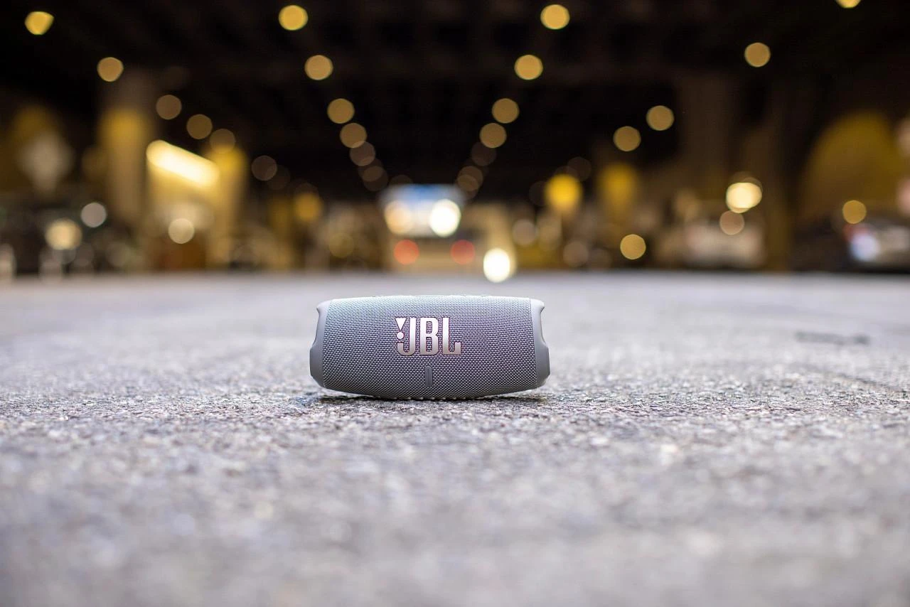 JBL Charge 5 nešiojama kolonėlė, Balta