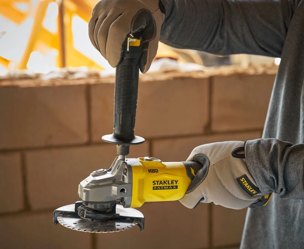 STANLEY FatMax SFMCG710B Kampinis šlifuoklis